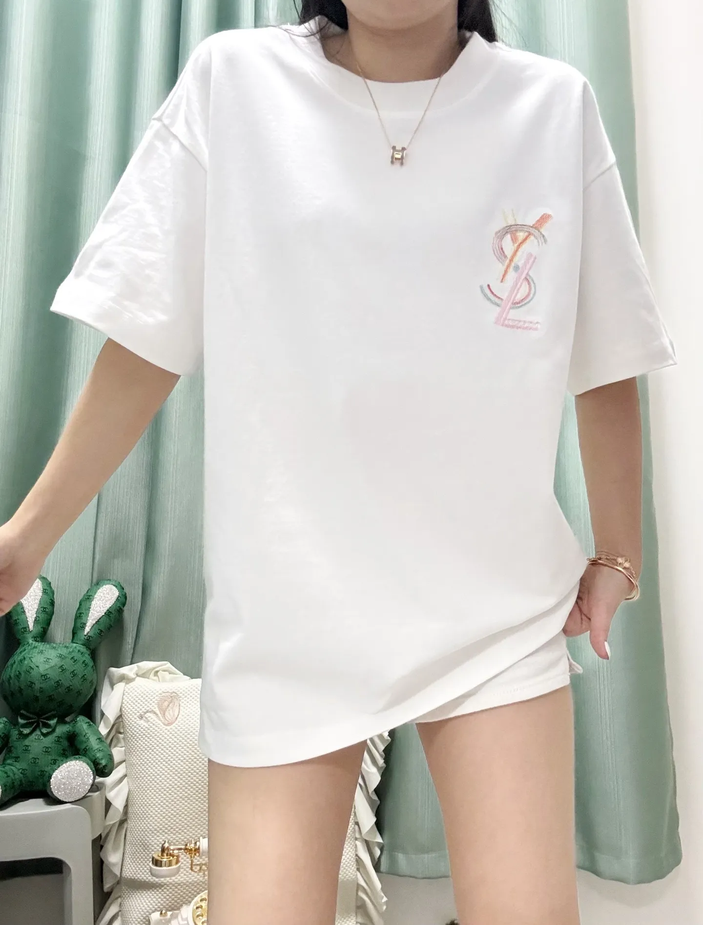 White ， Same Style